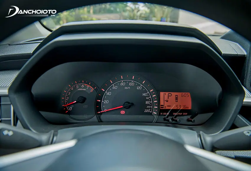 Bảng đồng hồ Toyota Wigo 2023 dạng analog kết hợp màn LCD phía sau vô lăng