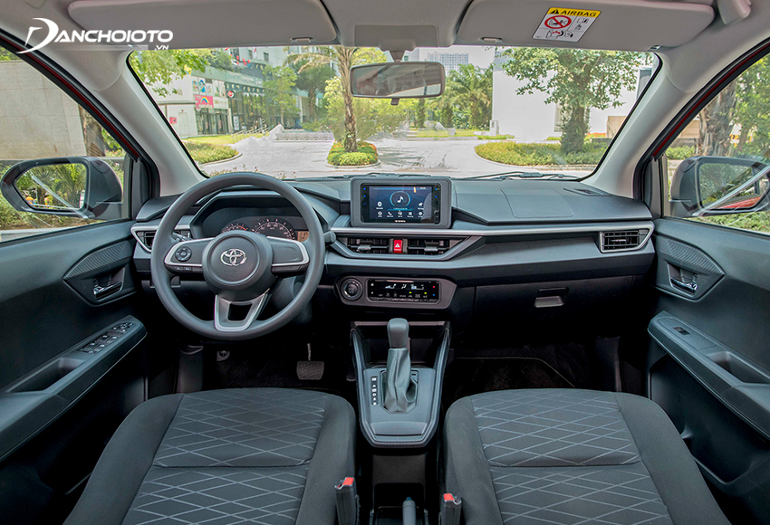 Toyota Wigo 2024 sở hữu khoang lái khác biệt hoàn toàn so với thế hệ trước