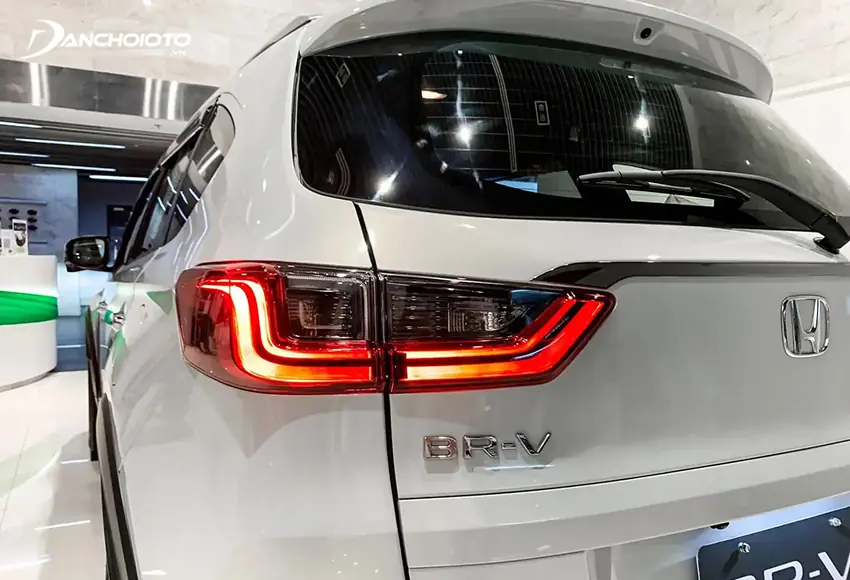 Đèn hậu Honda BR-V 2023 LED nằm gọn chạy ngang ôm theo cột chữ D