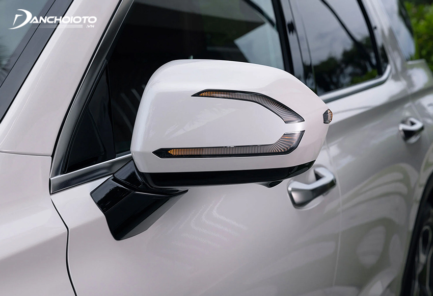Gương chiếu hậu Hyundai Palisade 2023 đặt sau trụ A tích hợp đầy đủ các tính năng