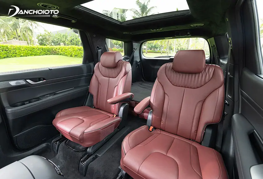 Hàng ghế thứ hai Hyundai Palisade 2023 được trang bị theo kiểu “Captain” với độ ngả lưng tốt
