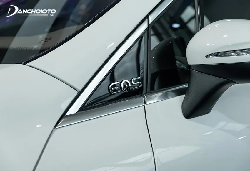 Mercedes-Benz EQS 2024 có gương chiếu hậu có chức năng chỉnh gập điện