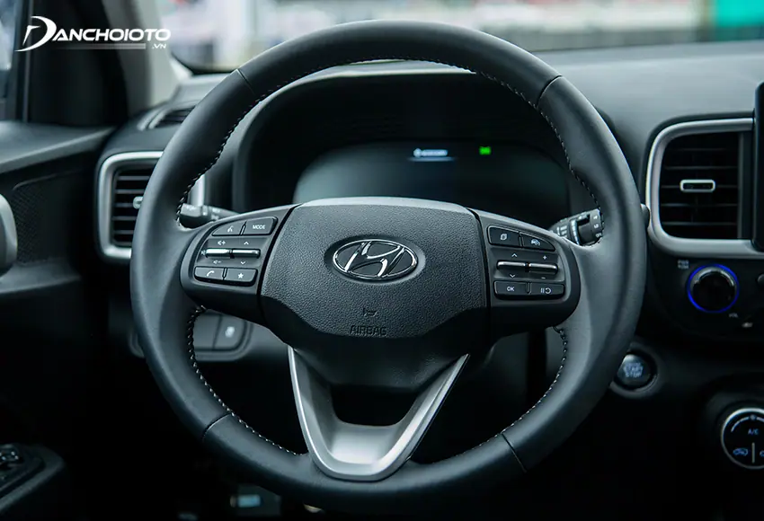 Hyundai Venue 2024 có vô lăng mang nét đặc trưng của xe Hàn