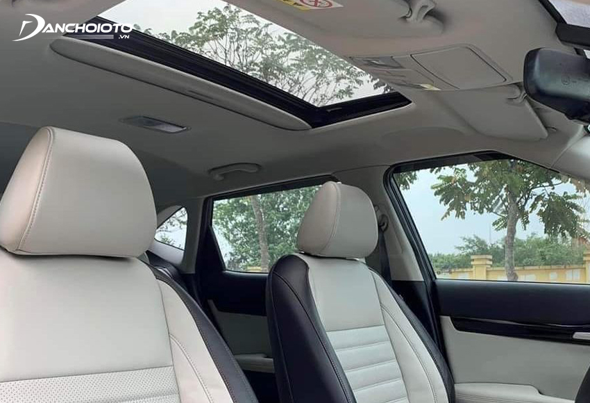 Kia Seltos Premium có thêm cửa sổ trời