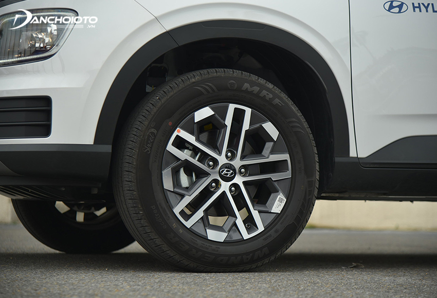 Hyundai Venue 2024: Giá xe lăn bánh & đánh giá thông số kỹ thuật