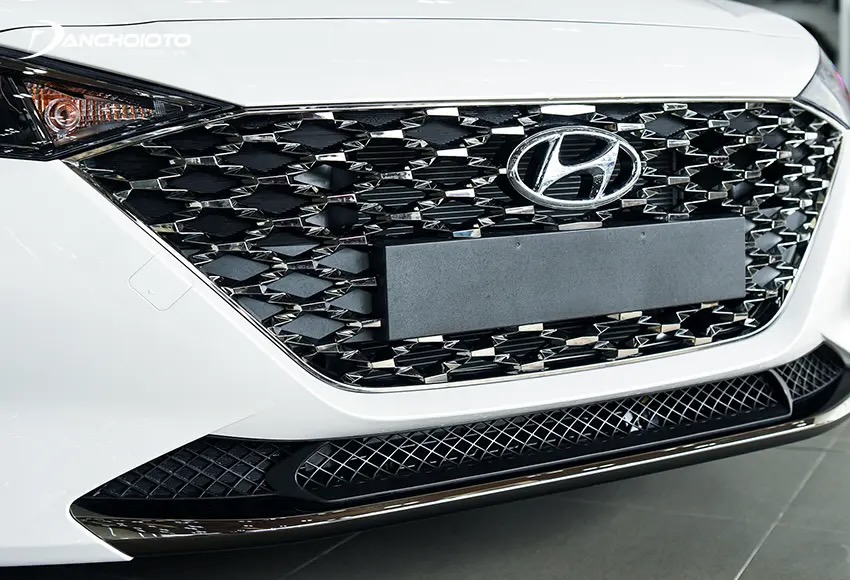 Cản trước Hyundai Accent được điêu khắc đậm chất thể thao