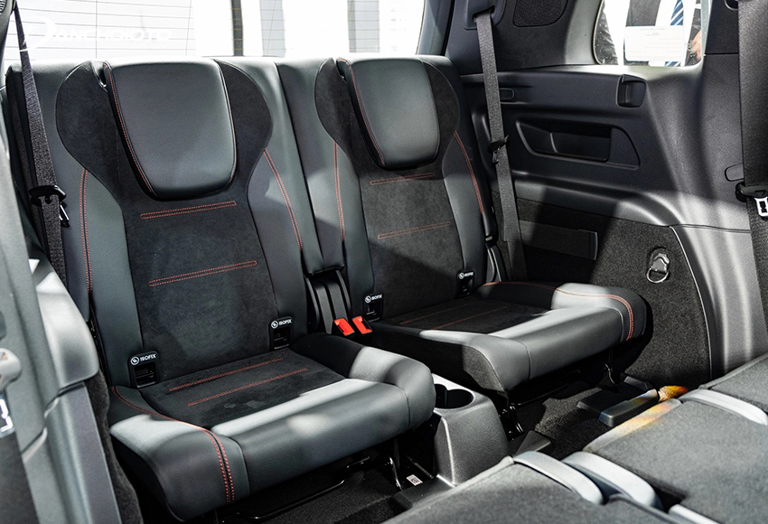 Hàng ghế thứ 3 trên Mercedes EQB 250 2024 sẽ phù hợp cho những người có chiều cao dưới 1m7