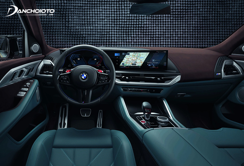 Khoang lái BMW XM 2024 thiết kế sang trọng, lịch lãm