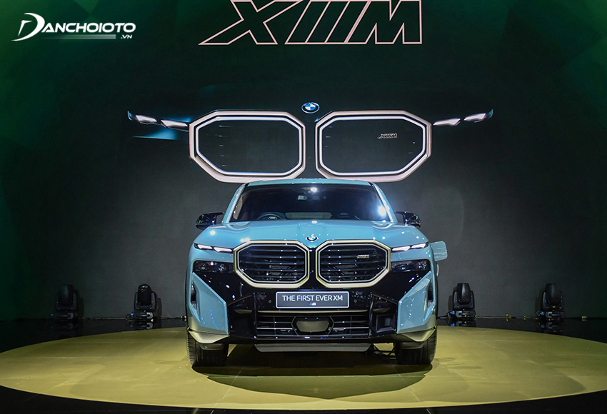 Ngoại hình của BMW XM 2024 thu hút mọi ánh nhìn trước vẻ hầm hố và cực kỳ mạnh mẽ