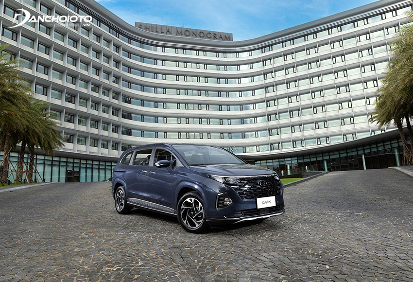 Hyundai Custin 2023 là sản phẩm kết hợp giữa Hyundai và tập đoàn BAIC được phân phối với 3 phiên bản