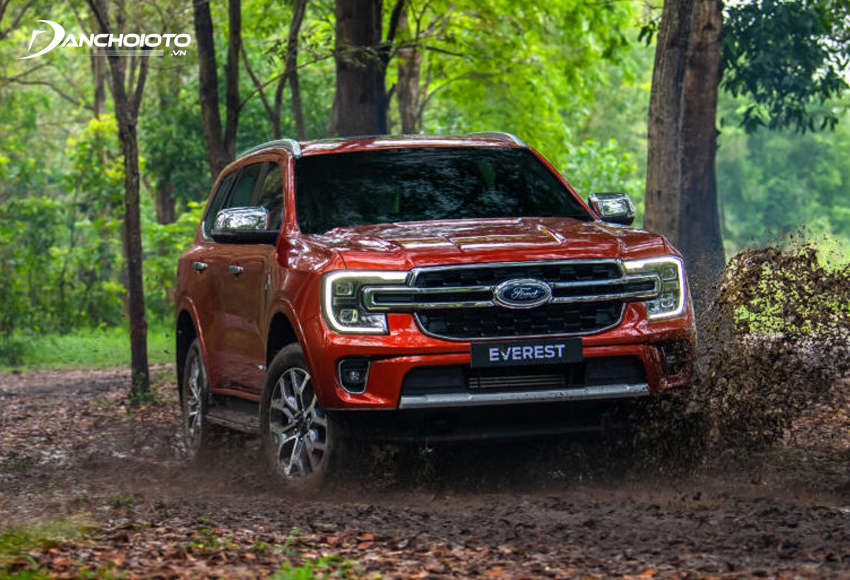 Ford Everest nhập khẩu nguyên chiếc từ Thái Lan