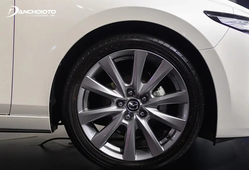 “Dàn chân” Mazda 3 thu hút ánh nhìn