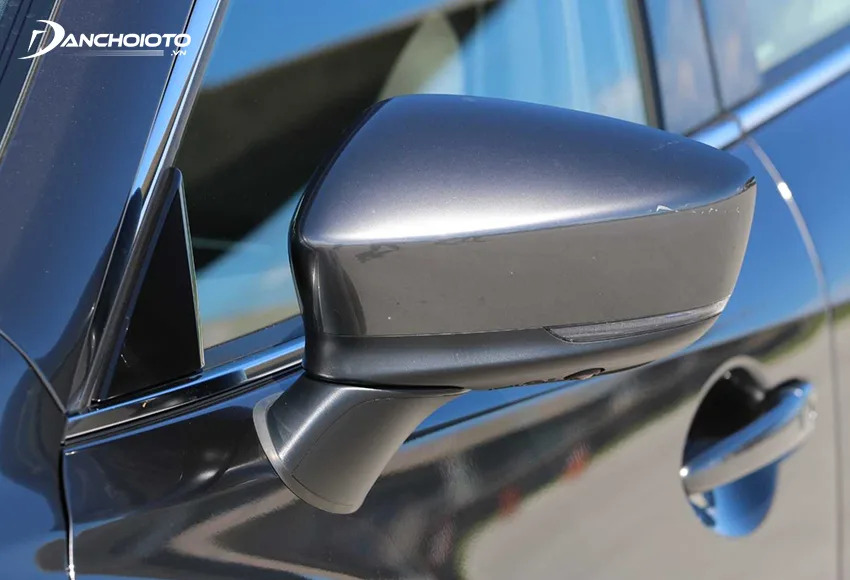 Gương chiếu hậu Mazda 6 tích hợp đầy đủ các tính năng