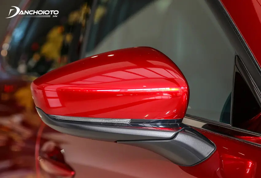 Gương chiếu hậu Mazda CX-30 được tích hợp đầy đủ các tính năng