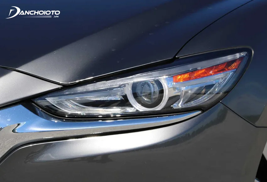 Mazda 6 có hệ thống đèn LED, tích hợp nhiều tính năng hiện đại