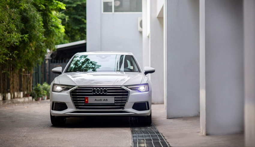 Đầu xe Audi A6 cuốn hút với lưới tản nhiệt lục giác khung đơn