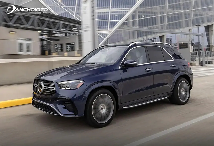 Mercedes-Benz GLE có tổng thể kích thước vượt trội hơn BMW X5