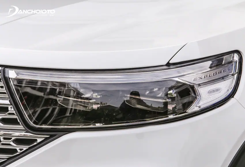 Hệ thống chiếu sáng chính của Ford Explorer sử dụng công nghệ LED, trang bị đầy đủ các tính năng