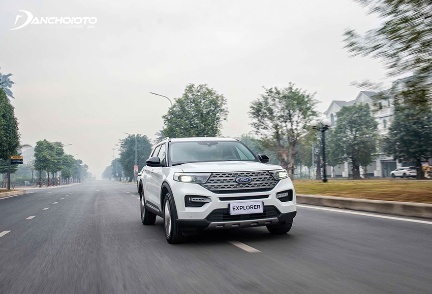 Cầm lái thực tế, khi chuyển làn, vào cua ở tốc độ cao, Ford Explorer đã ổn định hơn rất nhiều