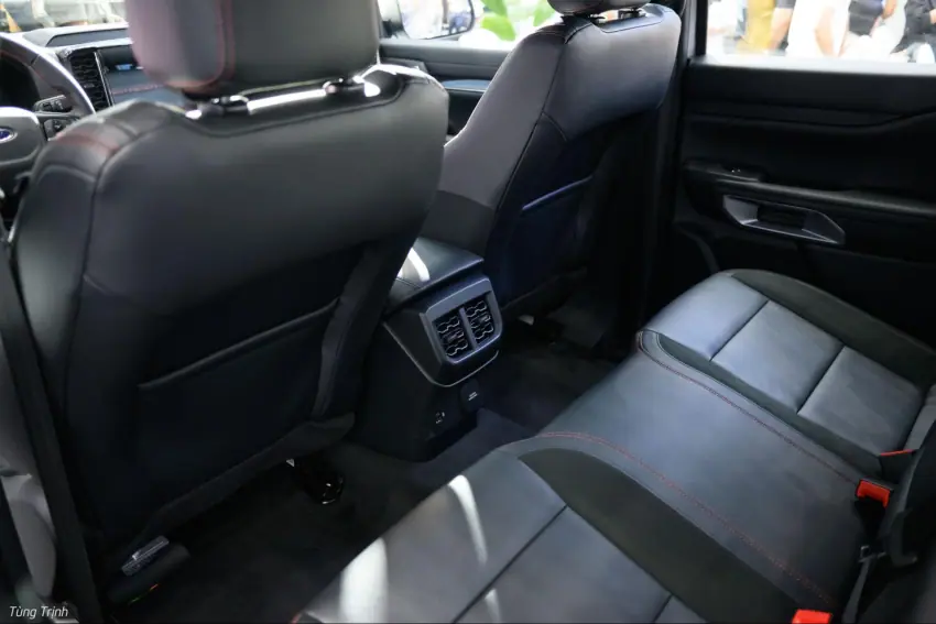 Tất cả các phiên bản Ford Ranger 2024 đều có cửa gió riêng cho hàng ghế sau 