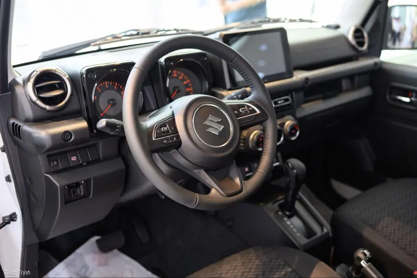 Vô lăng Suzuki Jimny kiểu 3 chấu, bọc da