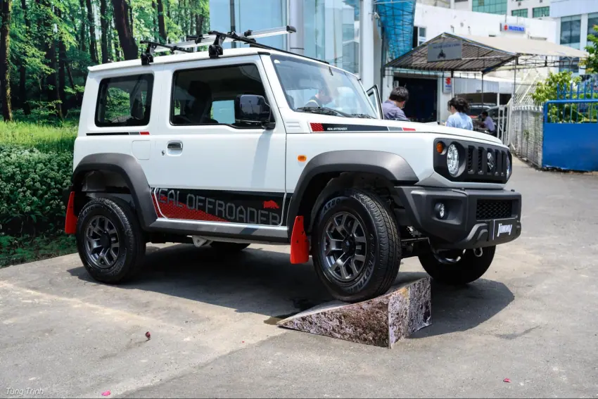 Suzuki Jimny nhập khẩu nguyên chiếc từ Nhật