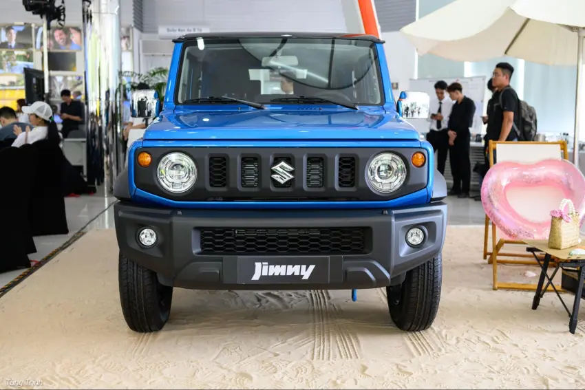 Đầu xe Suzuki Jimny mang khí chất việt dã