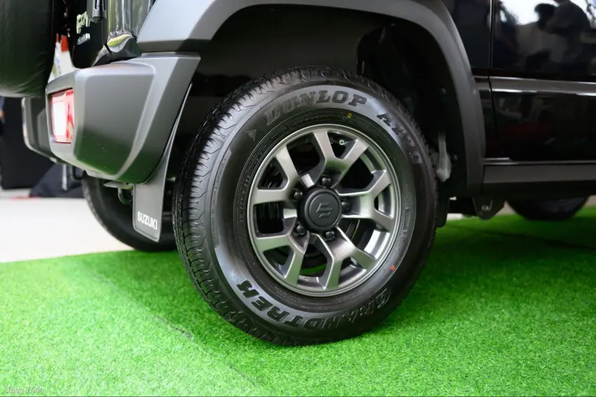 Mâm xe Suzuki Jimny có kích thước 15 inch nhỏ gọn