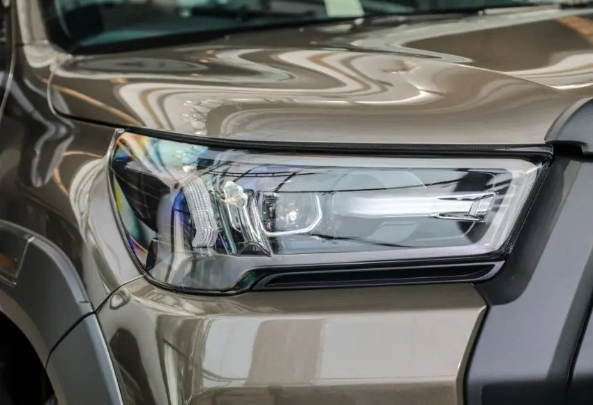 Cụm đèn trước Toyota Hilux 2024