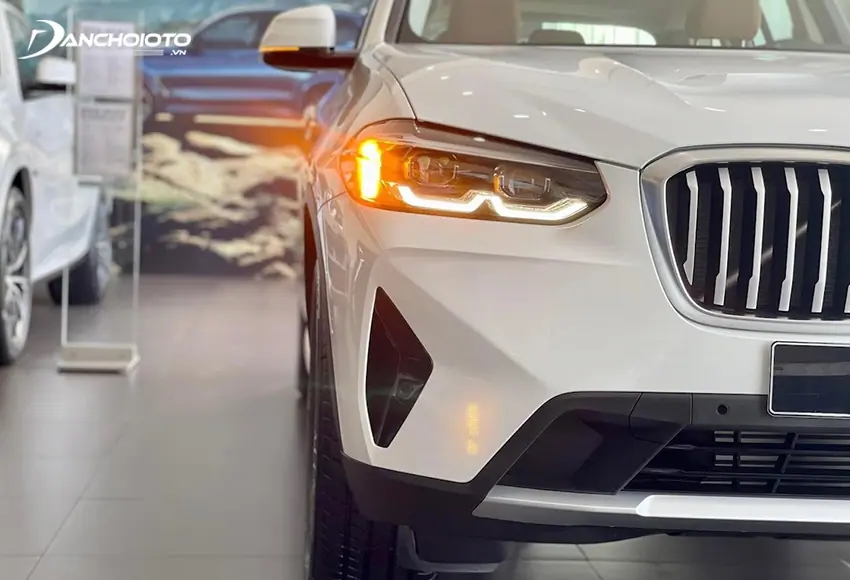 Đèn sương mù BMW X3 dạng LED nằm gọn gàng ngay hốc gió 2 bên