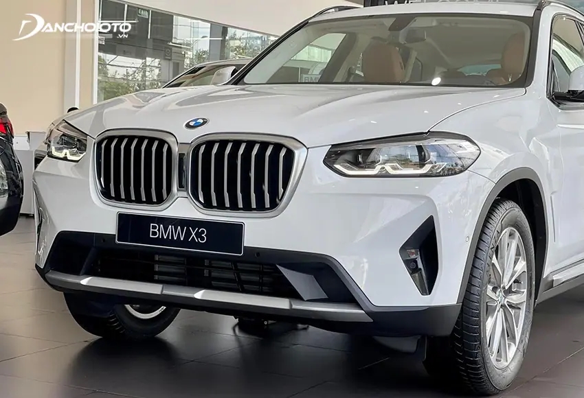 Bản xLine và M Sport của X3 có phần cản trước cùng khe hốc gió mạ chrome nhám