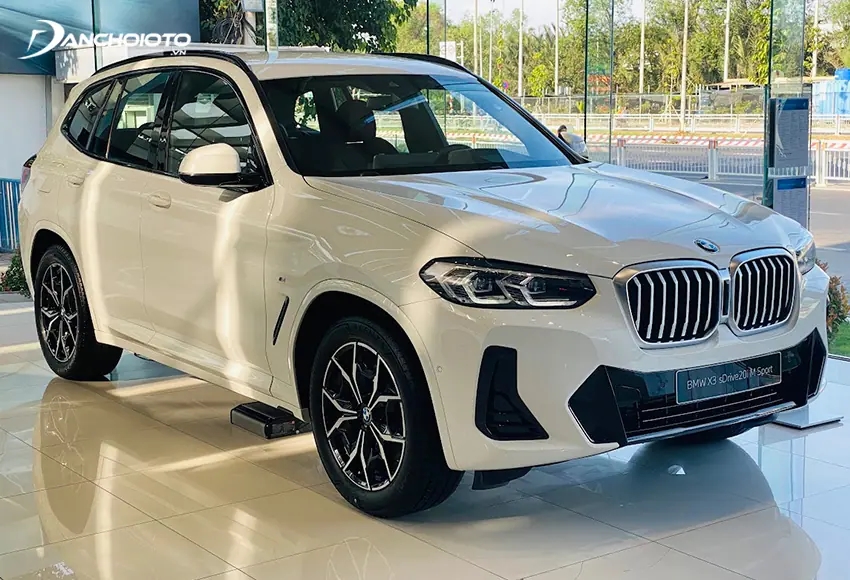 BMW X3 có gương chiếu hậu và tay nắm cửa cùng màu xe