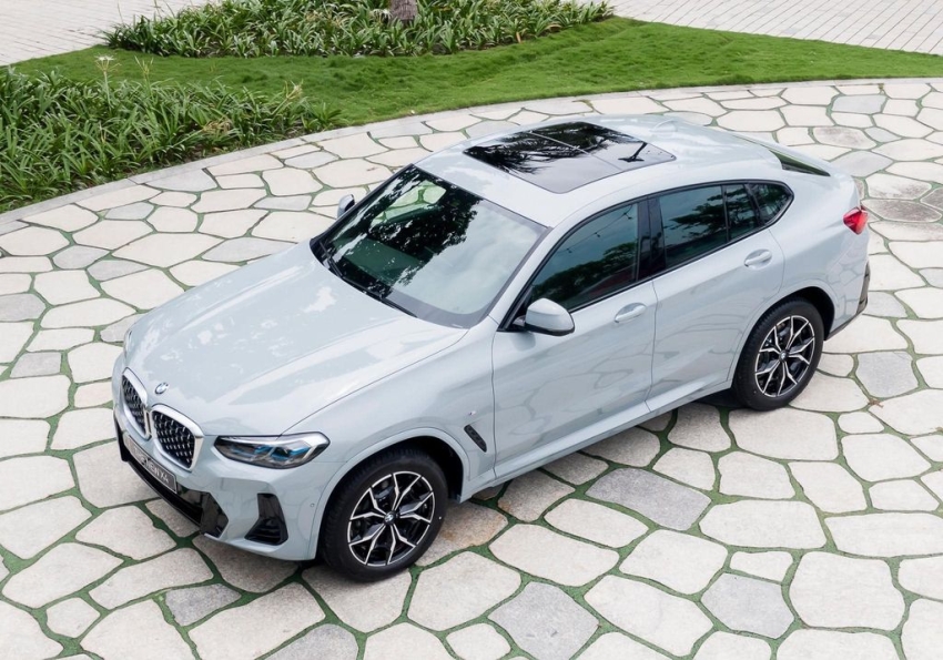 BMW X4 có cửa sổ trời Panorama