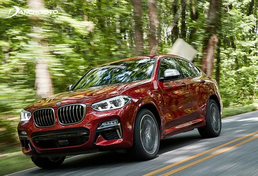 Vô lăng BMW X4 cho cảm giác đánh lái nhẹ nhàng trong mọi tốc độ