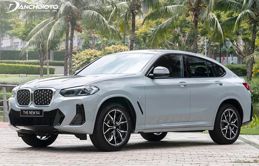 Thân xe BMW X4 khỏe khoắn với những đường dập nổi kéo dài