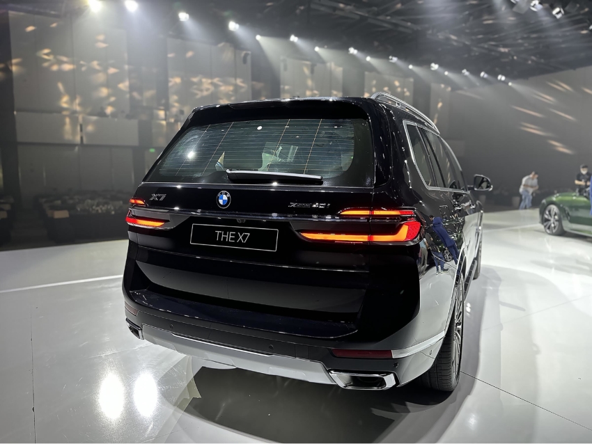 Đuôi xe BMW X7 làm nên từ những mảng vuông cá tính