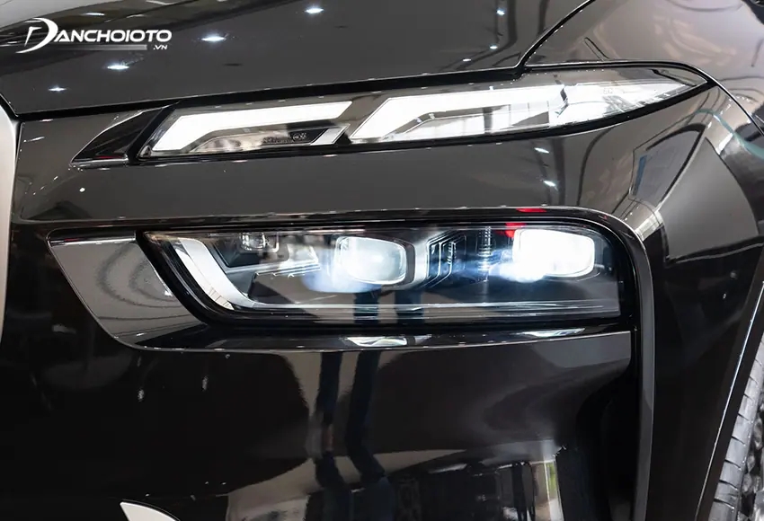 Cụm đèn trước Laserlight của BMW X7 cho khả năng chiếu sáng đến 600 m