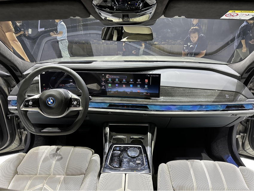 Không gian nội thất BMW i7 thể hiện sự sang trọng hoàn mỹ