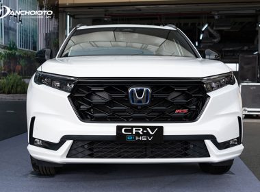 Đầu xe Honda CR-V nổi bật với bộ lưới tản nhiệt hình lục giác