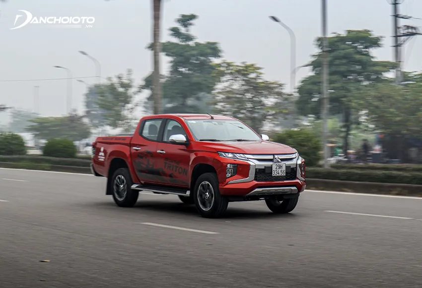 Vô lăng Mitsubishi Triton sử dụng hệ thống trợ lực lái thuỷ lực cho cảm giác lái chân thật