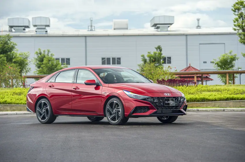Top 28 mẫu xe ô tô giá rẻ ở từng phân khúc từ 4 – 7 chỗ tốt nhất 2025插图12 Hyundai Elantra là cái tên tiếp theo phải kể đến nếu nói về các loại xe ô tô 5 chỗ giá rẻ hạng C