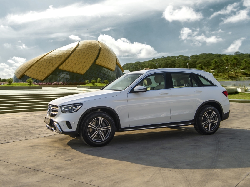 Mercedes-Benz GLC 200 là xe 5 chỗ gầm cao hạng sang giá rẻ nhất nhì hiện nay