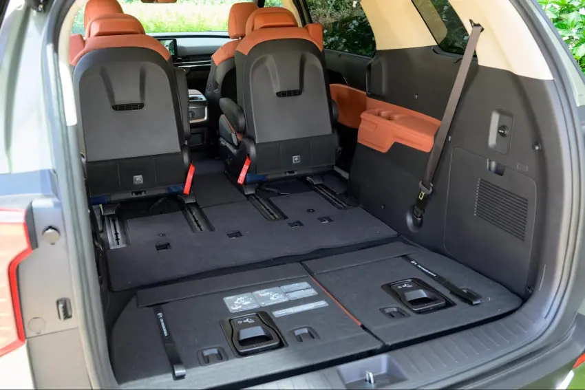 Dung tích khoang hành lý Kia Carnival lên đến 1.139 lít