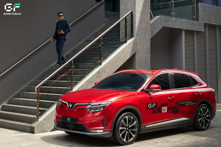 Thuê xe theo tháng phù hợp với doanh nhân công tác dài hạn cần phương tiện di chuyển