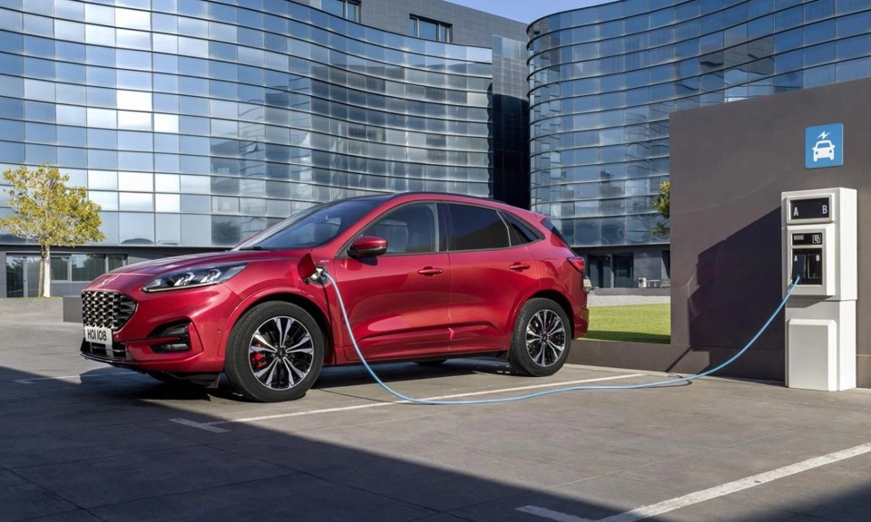 Mẫu Ford Kuga hybrid sạc điện. Ảnh: Ford